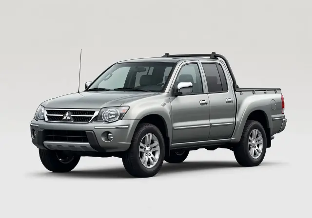 2006 Mitsubishi Raider XLS Double Cab (5'3" Bed)